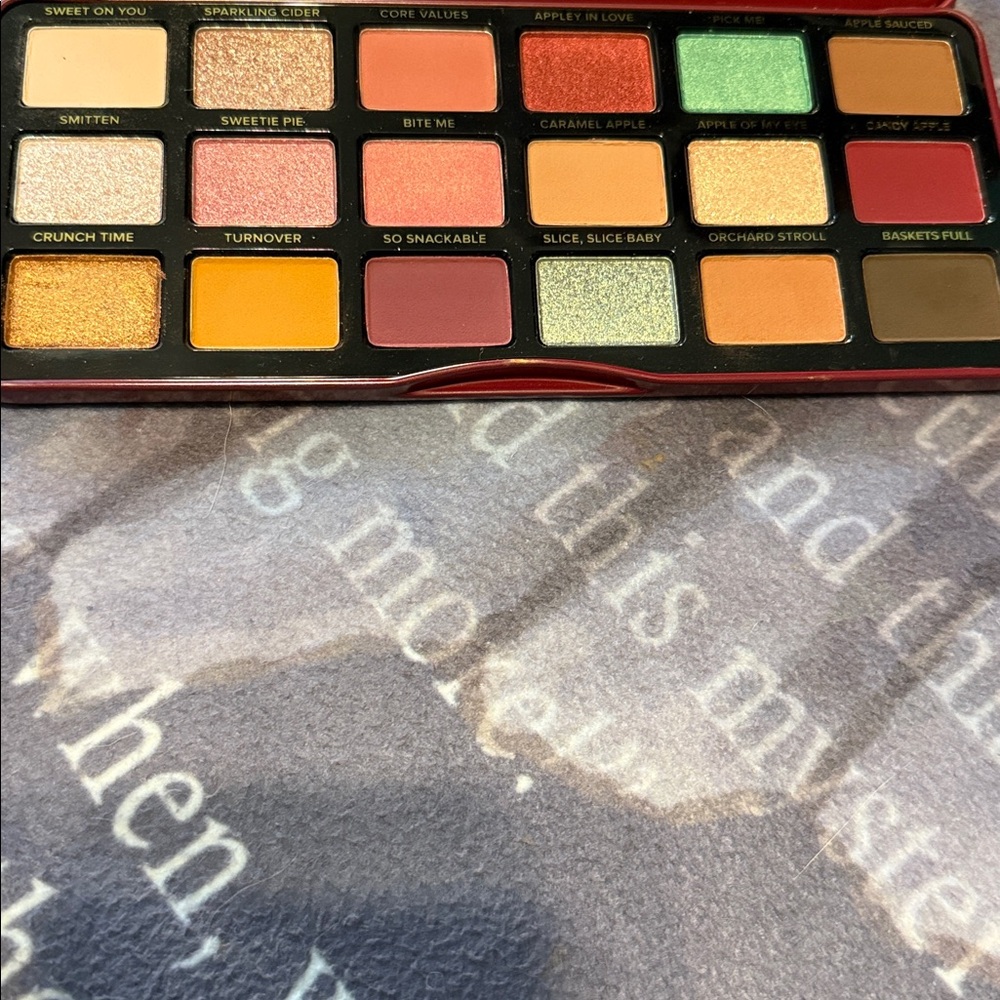 Too Faced Appley In Love Eyeshadow Palette